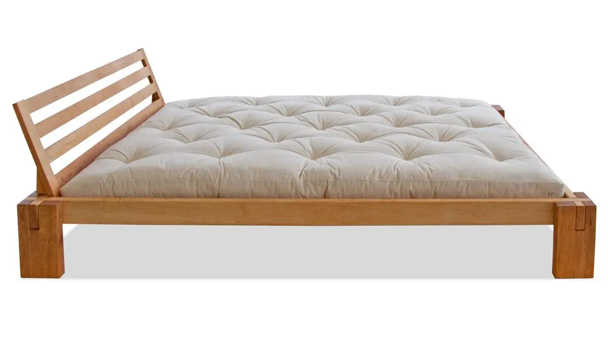 Minimalistyczne łóżko drewniane BASIC – piękne w swej prostocie - obrazek 3